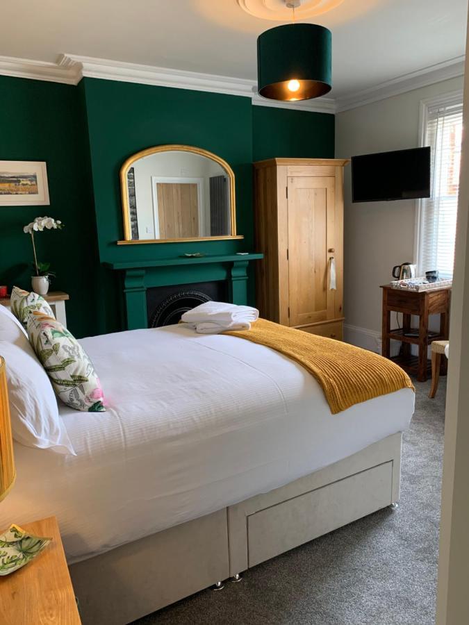 The Lazy Lion Bed & Breakfast Milford on Sea Eksteriør bilde